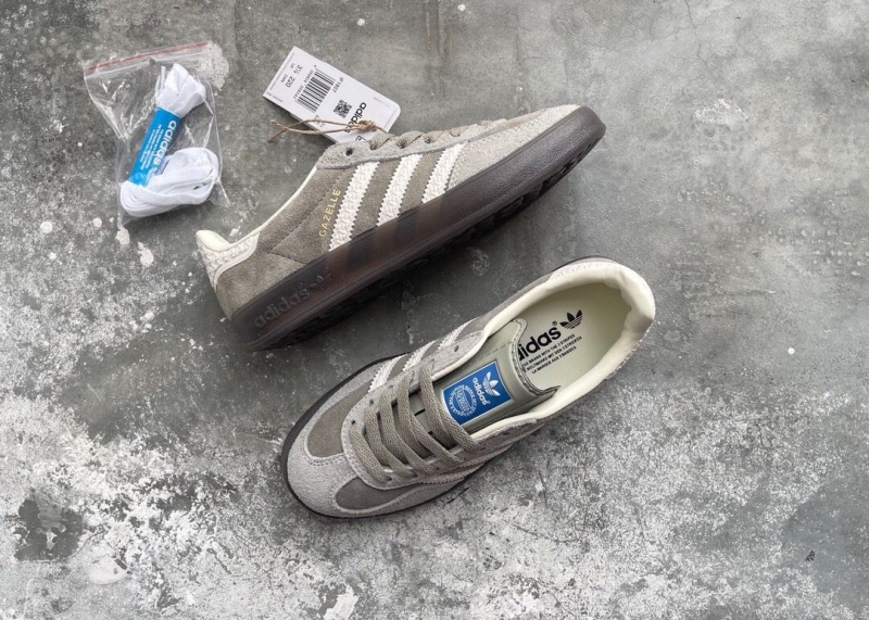 Adidas Sneakers